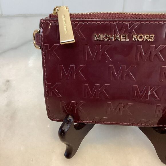 Michael Kors Signature Logo Embossed Patent Key & Card Holder - Picture 3 of 14